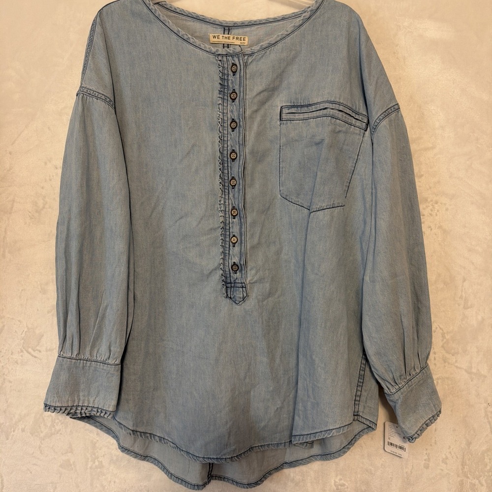 Free People We The Free Light Blue Denim Shirt Women M Blue Oversized NEW Boho